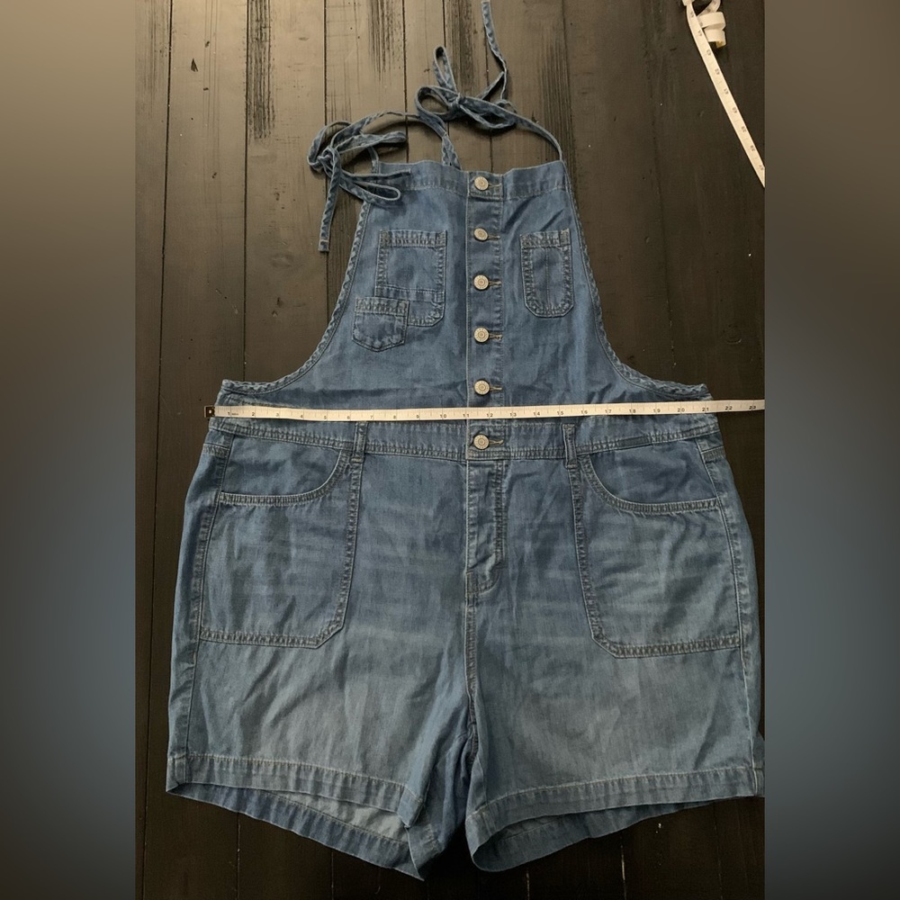 NWOT TORRID JEAN SHORT OVERALL